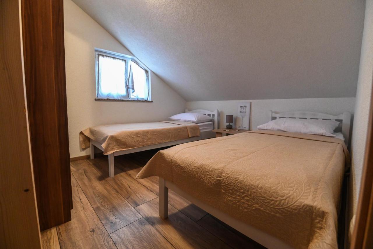 Holiday Home Donji Lepuri Lisicici Buitenkant foto
